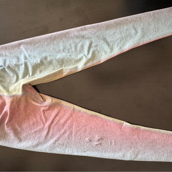 Beyond Yoga XS ombre leggings, great condition. Originally $110+Priced to sell - Picture 4 of 6